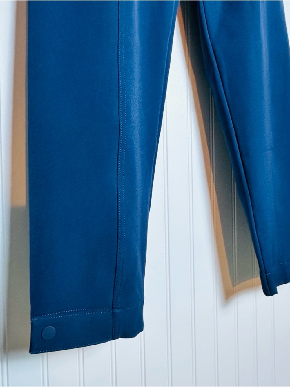 Athleta Endless High Rise Cargo Pant
Textured, stretch fabric in a tapered 6 - Picture 7 of 15